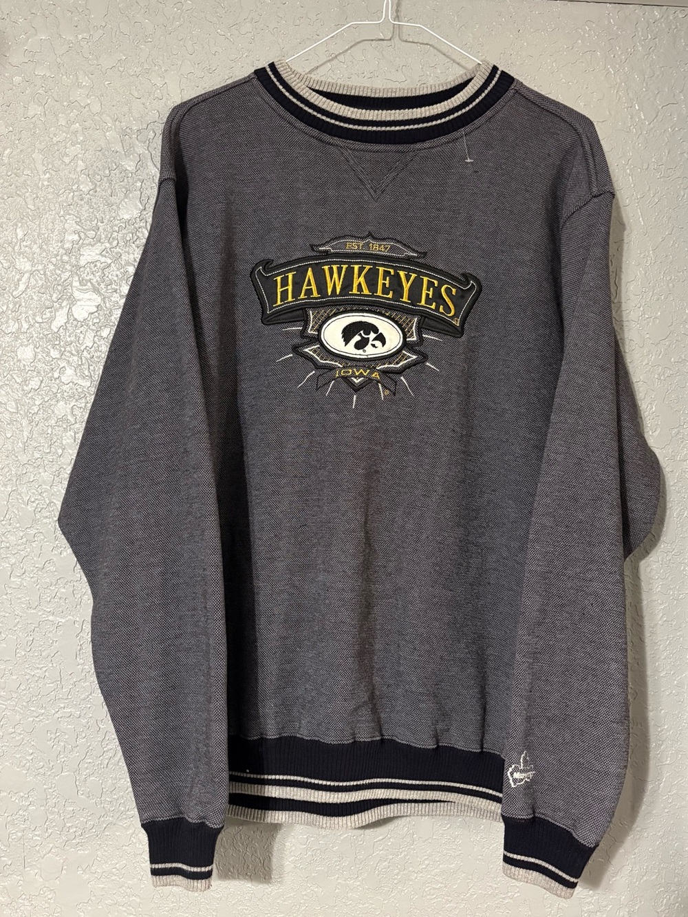 Vintage ‘90s Iowa Hawkeyes Graphic Crewneck Sweatshirt